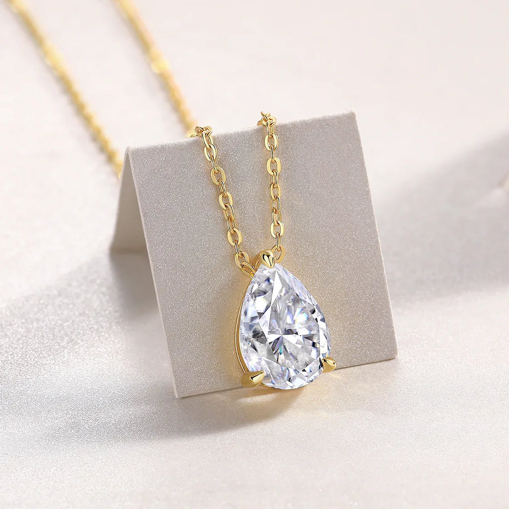 Under The Moon - A Fashionable And Trendy Diamond Pendant Necklace Set With Pear-shaped Moissanite S925 Sterling Silver And Gold Plating - AURIEVAA