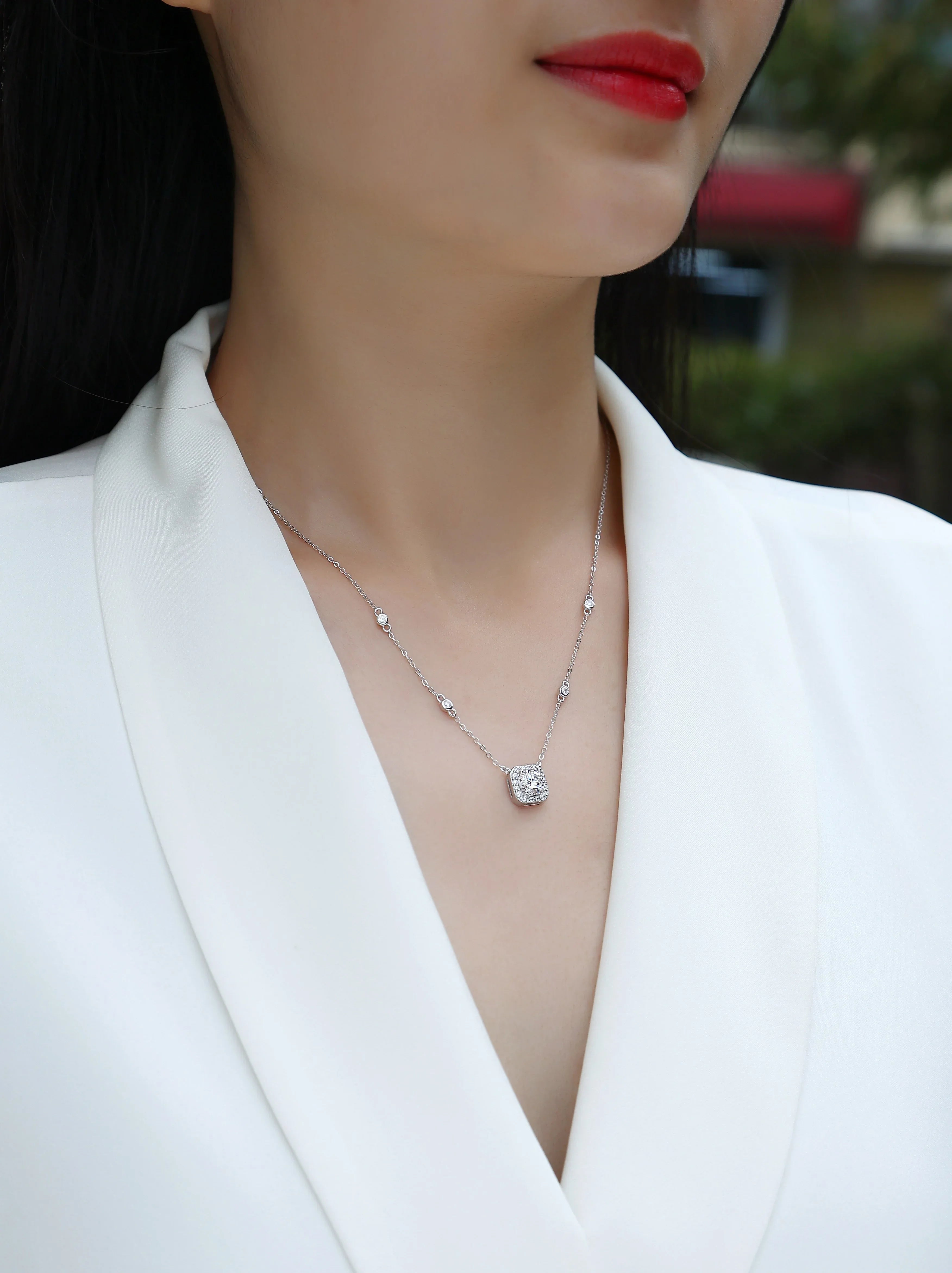 Flower Love - A Fashionable And Luxurious Diamond Jewelry Pendant Set With 1-carat Moissan Diamond S925 Sterling Silver And Platinum Plating - AURIEVAA