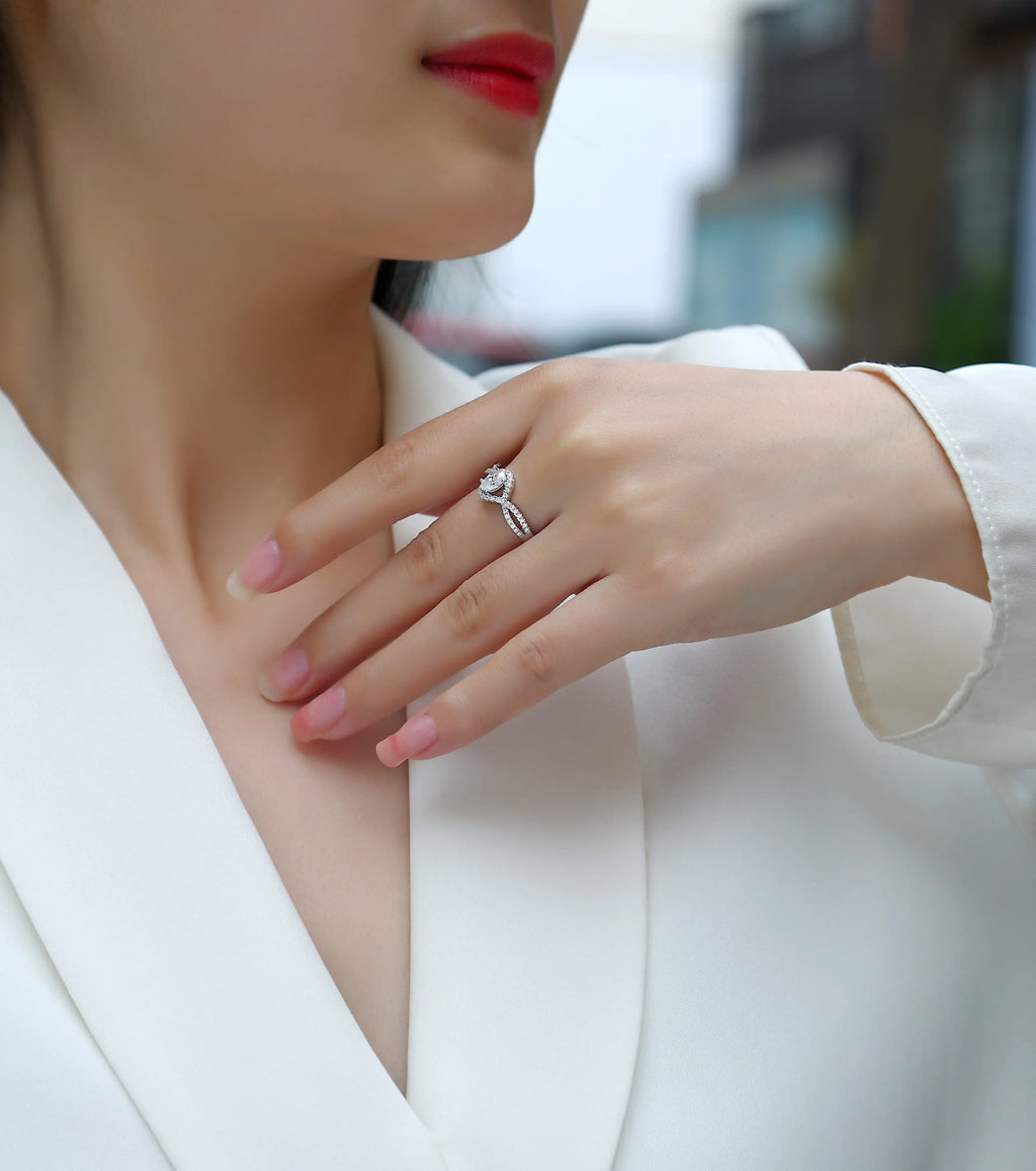 Alice In Wonderland - A Wedding Ring Set With Top-quality Moissanite S925 Silver And Platinum-plated Diamond. The Ring Can Be Inspected With A Diamond Pen - AURIEVAA