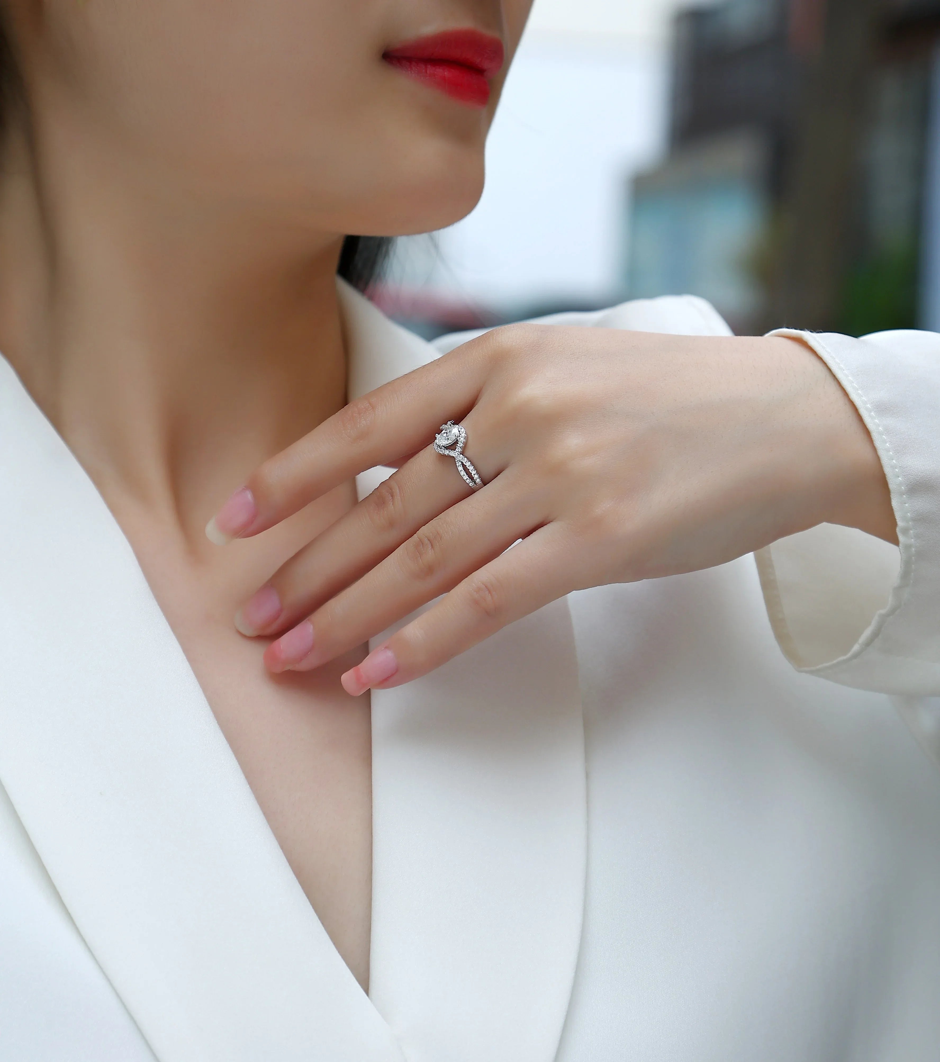 Alice In Wonderland - A Wedding Ring Set With Top-quality Moissanite S925 Silver And Platinum-plated Diamond. The Ring Can Be Inspected With A Diamond Pen - AURIEVAA