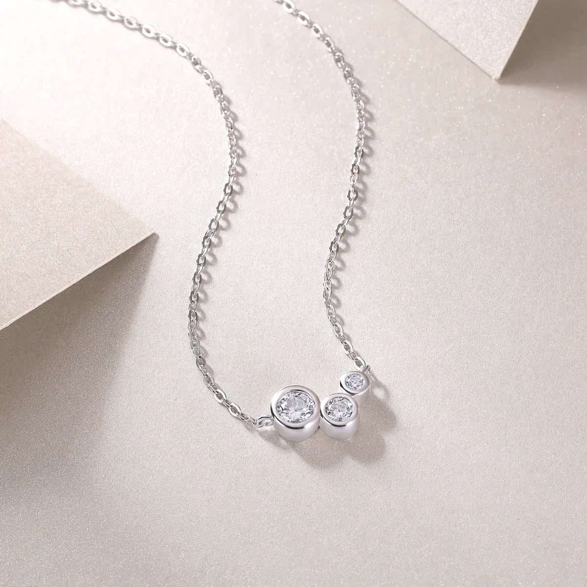 White Dew - A Fashionable And Luxurious Diamond Jewelry Pendant Set With Moissanite S925 Sterling Silver - AURIEVAA
