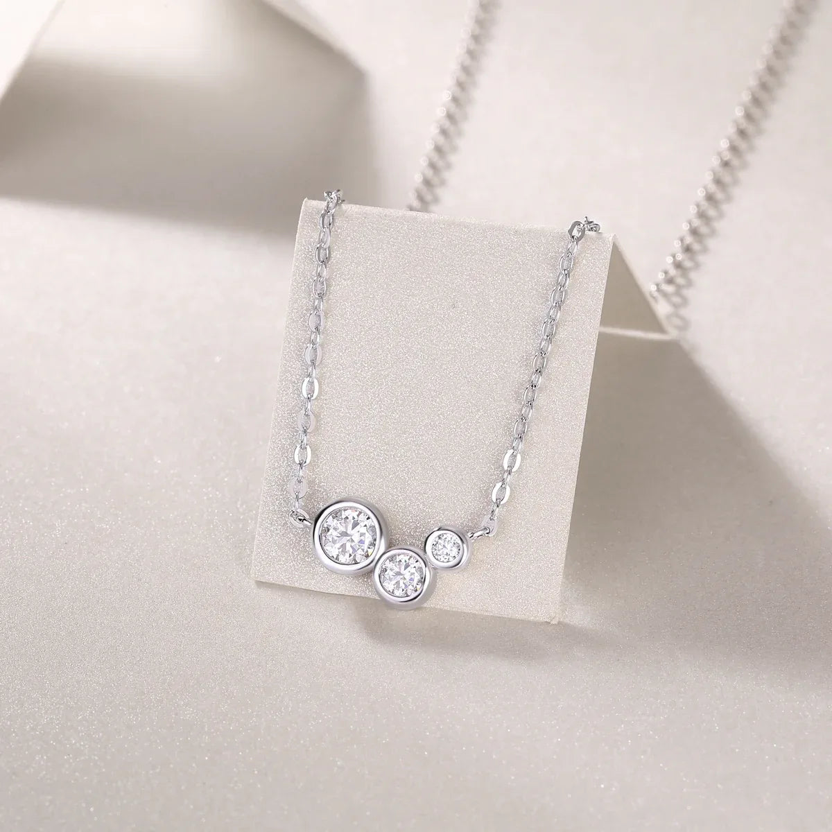 White Dew - A Fashionable And Luxurious Diamond Jewelry Pendant Set With Moissanite S925 Sterling Silver - AURIEVAA