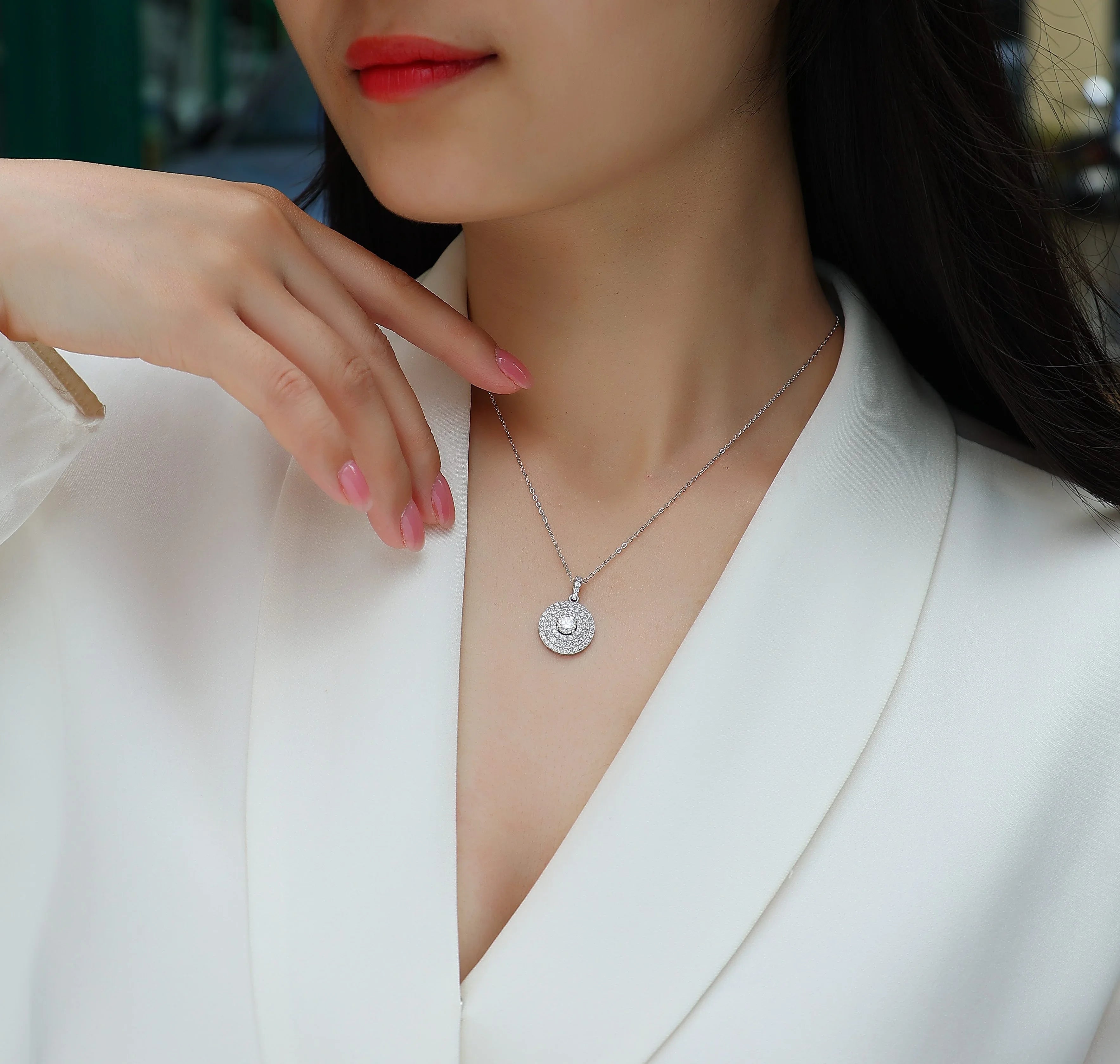 White Dune - A Fashionable And Luxurious Diamond Jewelry Pendant Set With Moissanite S925 Sterling Silver And Platinum Plating - AURIEVAA