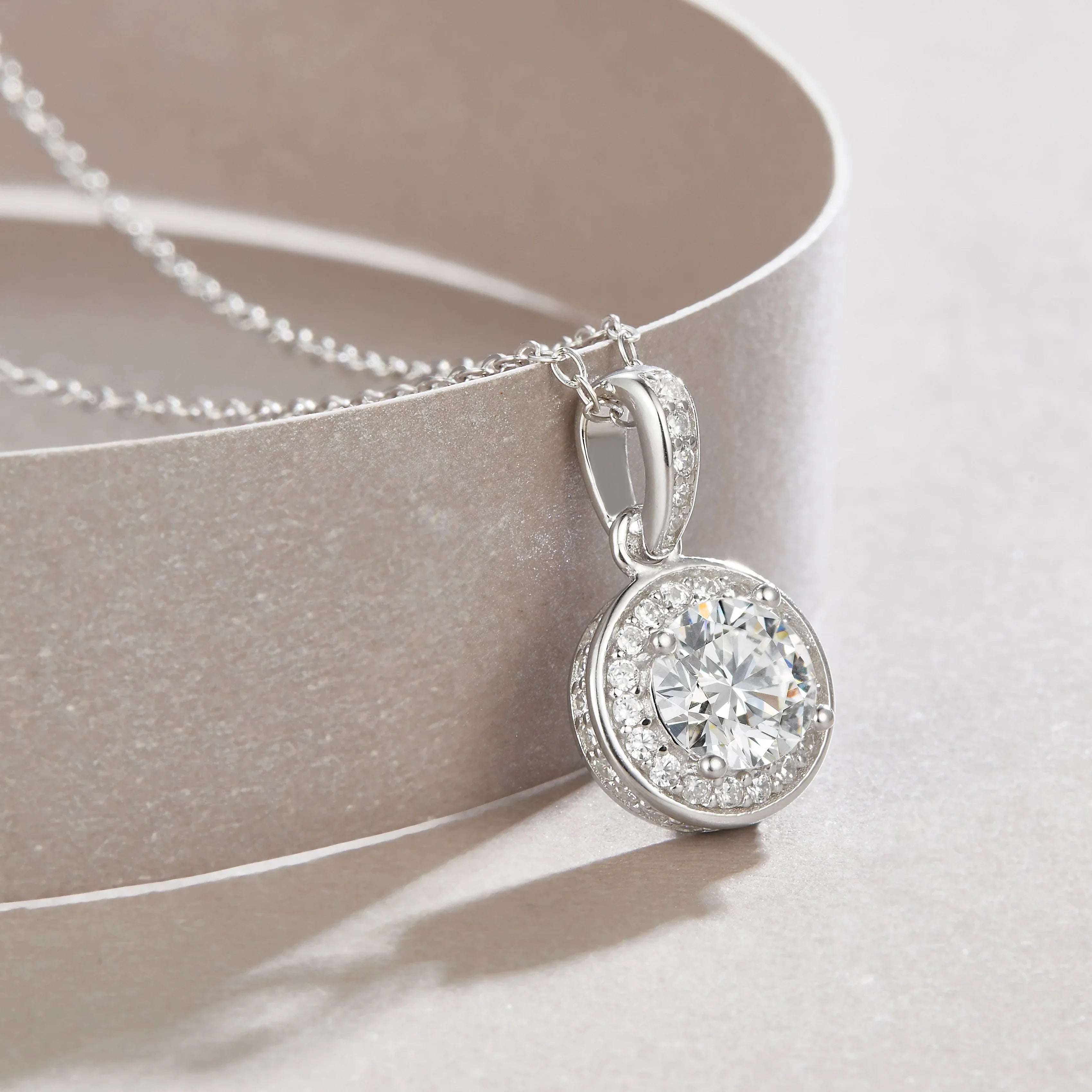 Dark Night Elf - A Fashionable And Luxurious Diamond Jewelry Pendant Set With 1-carat Moissan Diamond S925 Sterling Silver And Platinum Plating - AURIEVAA