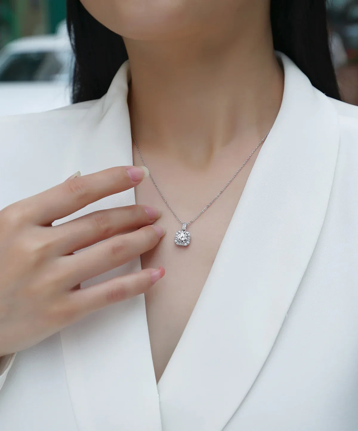 Dawn Light - A Fashionable And Luxurious Diamond Jewelry Pendant Set With 1-carat Moissanite S925 Sterling Silver And Platinum Plating - AURIEVAA