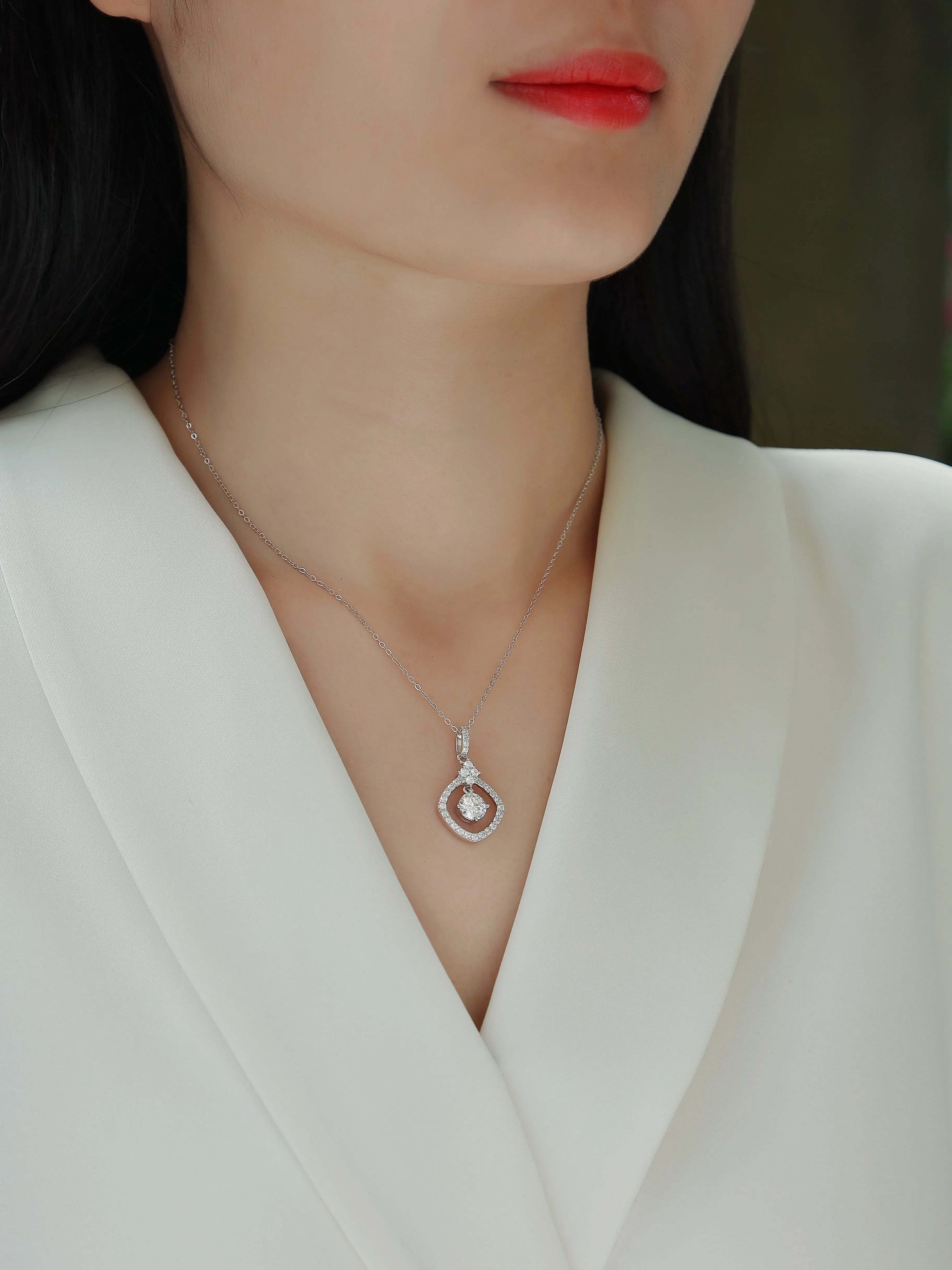 Starlight Heart-to-Heart - A Fashionable And Luxurious Diamond Jewelry Pendant Set With 1-carat Moissan Diamond S925 Sterling Silver And Platinum Plating - AURIEVAA