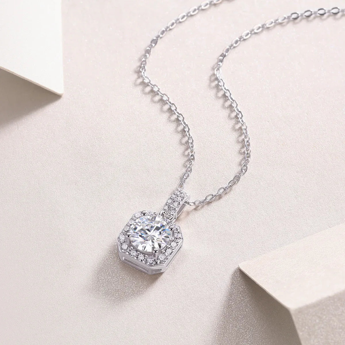 Dawn Light - A Fashionable And Luxurious Diamond Jewelry Pendant Set With 1-carat Moissanite S925 Sterling Silver And Platinum Plating - AURIEVAA