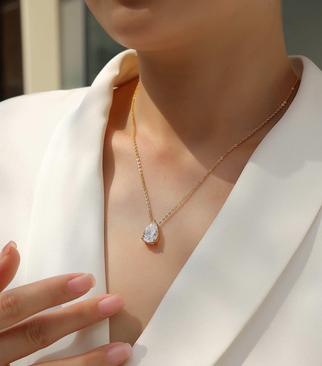 Under The Moon - A Fashionable And Trendy Diamond Pendant Necklace Set With Pear-shaped Moissanite S925 Sterling Silver And Gold Plating - AURIEVAA