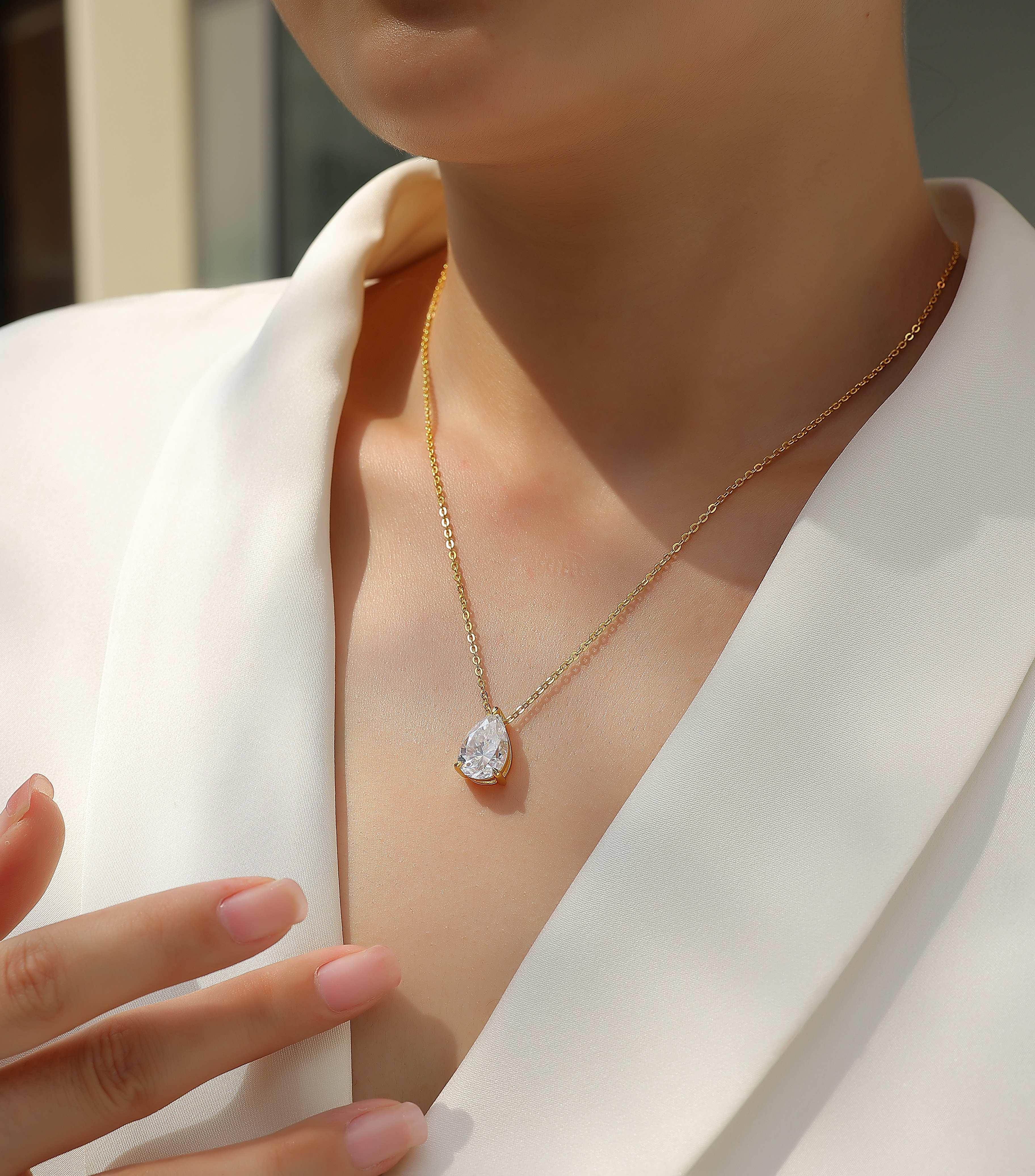 Under The Moon - A Fashionable And Trendy Diamond Pendant Necklace Set With Pear-shaped Moissanite S925 Sterling Silver And Gold Plating - AURIEVAA