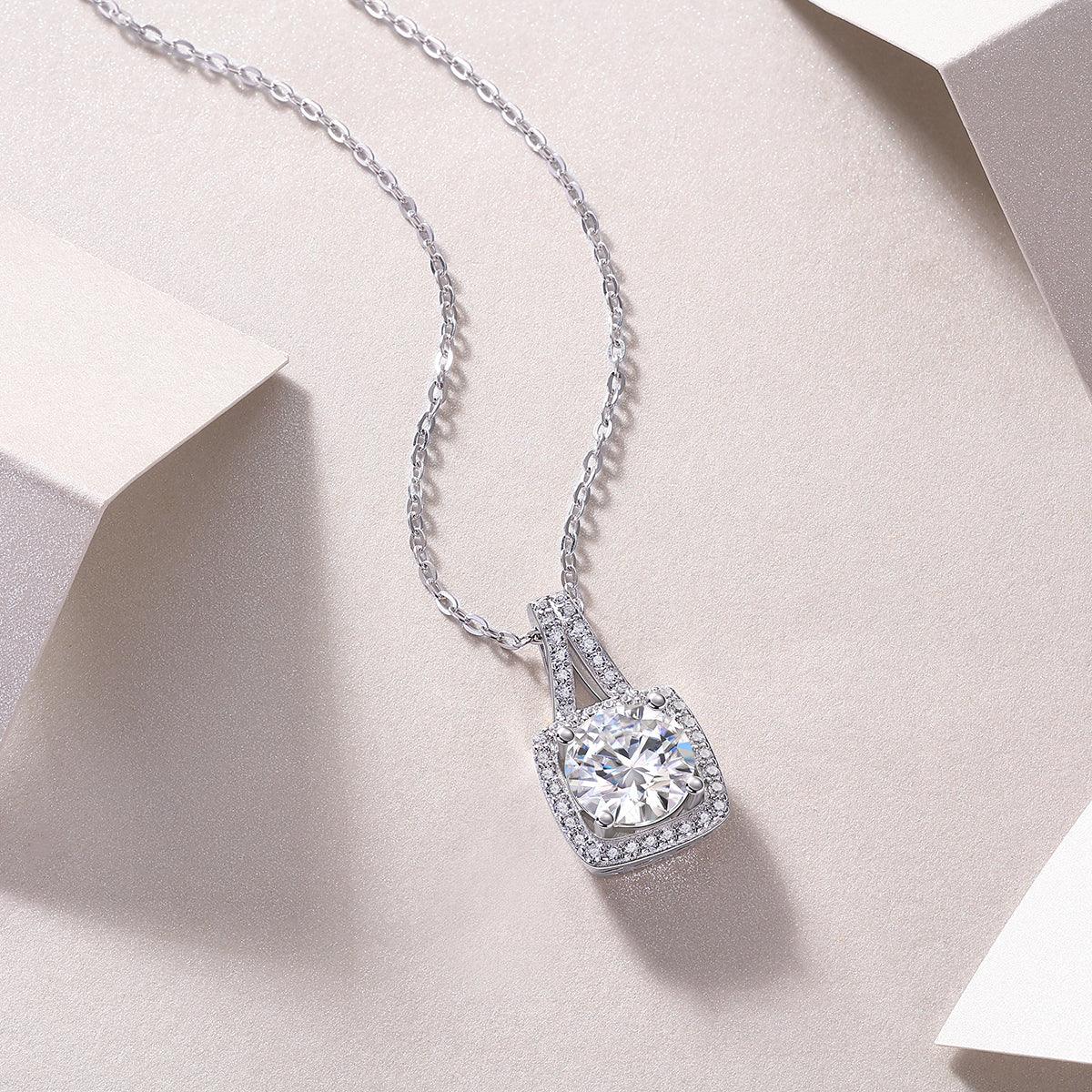 Small Square Diamond - A Fashionable And Luxurious Diamond Jewelry Piece Set With 2-carat Moissanite S925 Sterling Silver And Platinum-plated Pendant - AURIEVAA