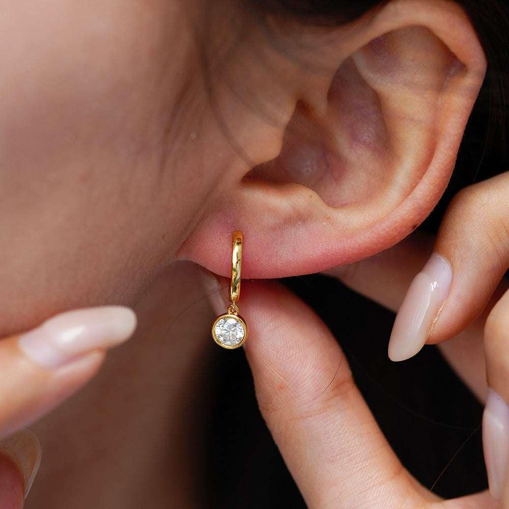 S925 Silver Ladies Round Studs Simple Moissanite Earrings - AURIEVAA