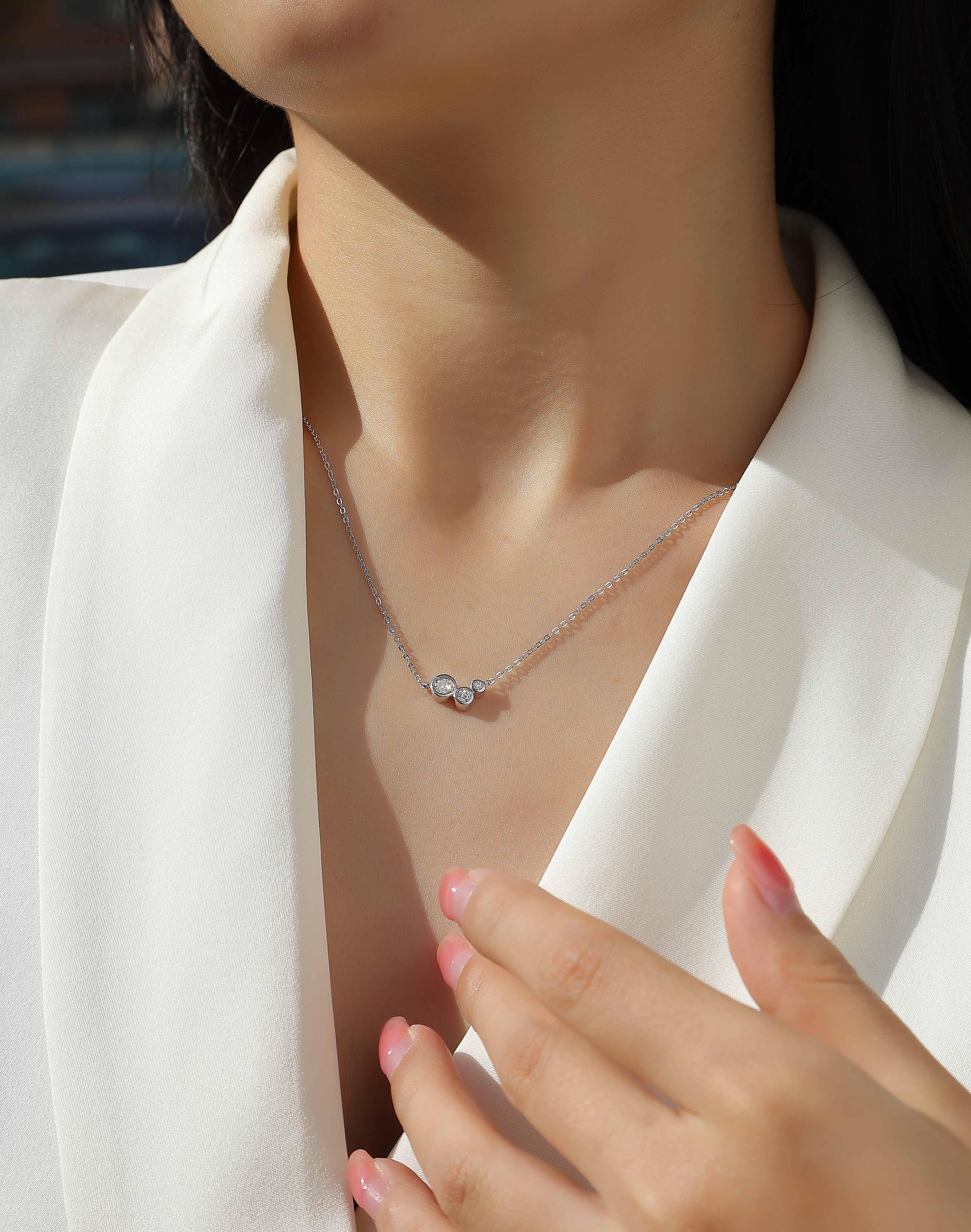 White Dew - A Fashionable And Luxurious Diamond Jewelry Pendant Set With Moissanite S925 Sterling Silver - AURIEVAA