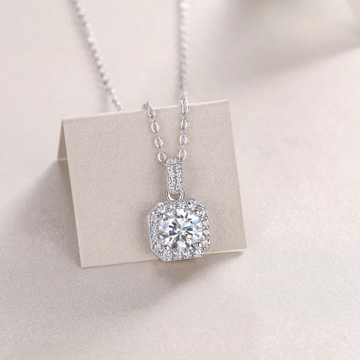 Dawn Light - A Fashionable And Luxurious Diamond Jewelry Pendant Set With 1-carat Moissanite S925 Sterling Silver And Platinum Plating - AURIEVAA