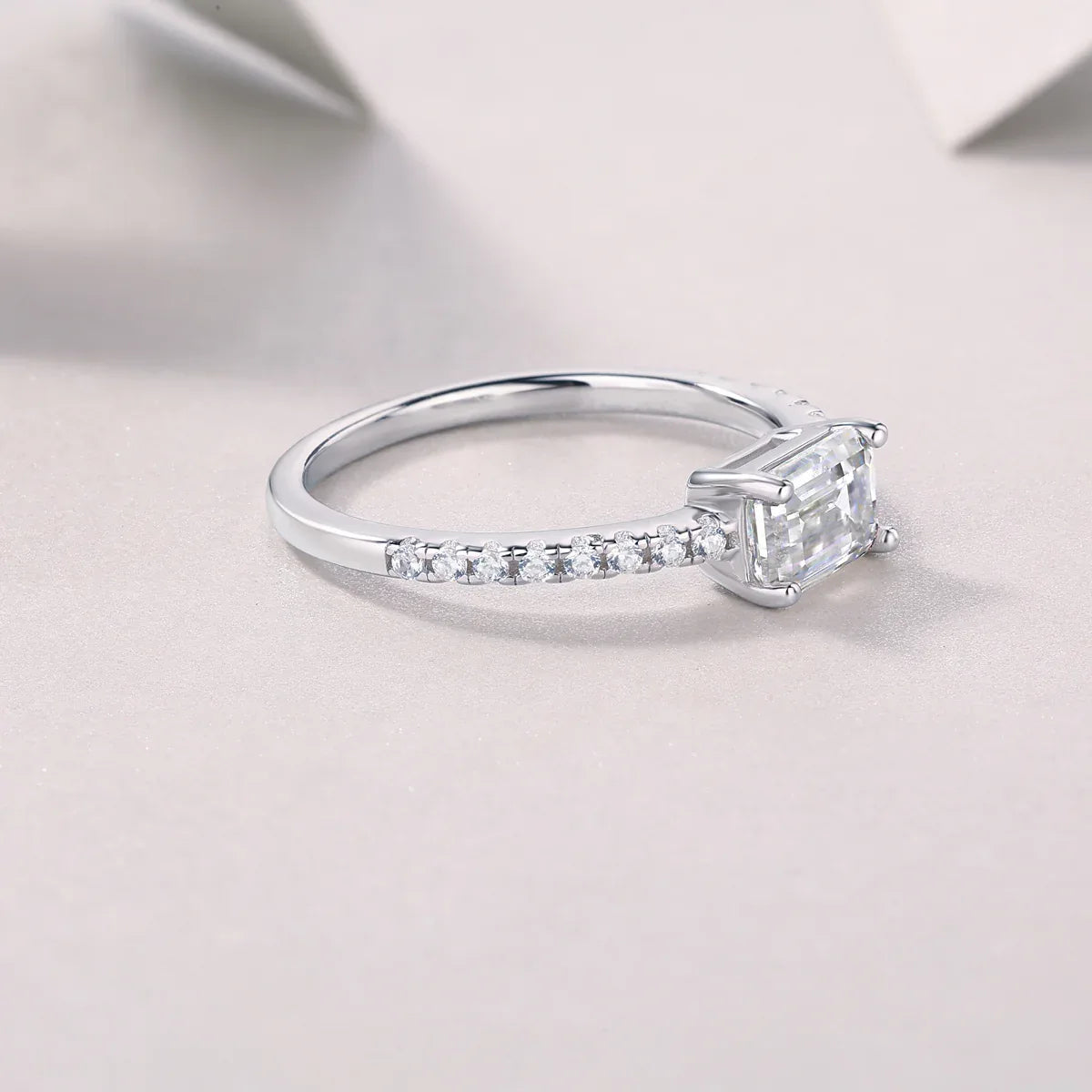 Big City, Small Matters - A Wedding Ring Set With Top-quality Moissanite S925 Silver And Platinum-plated Diamond Can Be Tested With A Diamond Pen. The Ring Is In Yellow Gold And Rose Gold - AURIEVAA