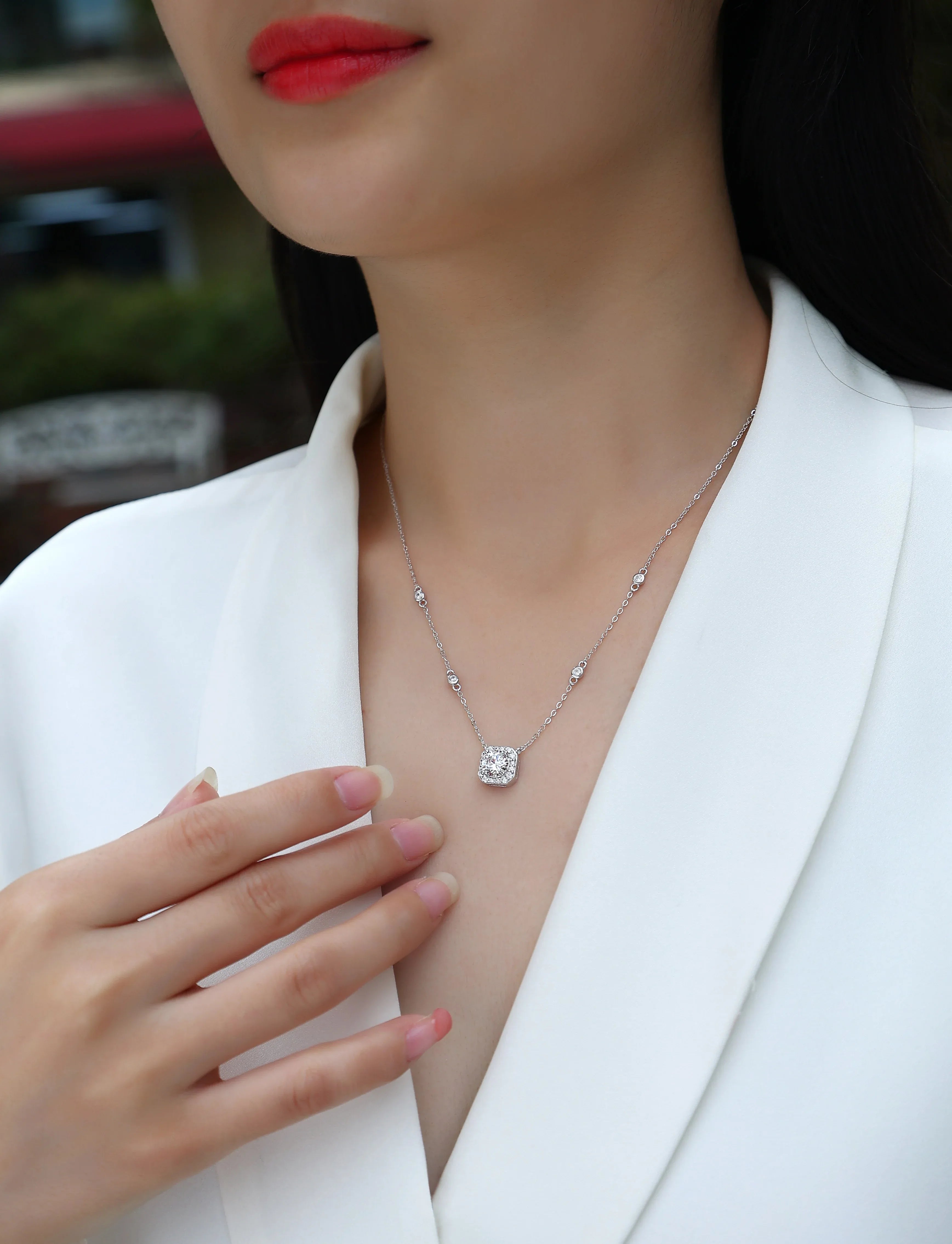 Flower Love - A Fashionable And Luxurious Diamond Jewelry Pendant Set With 1-carat Moissan Diamond S925 Sterling Silver And Platinum Plating - AURIEVAA