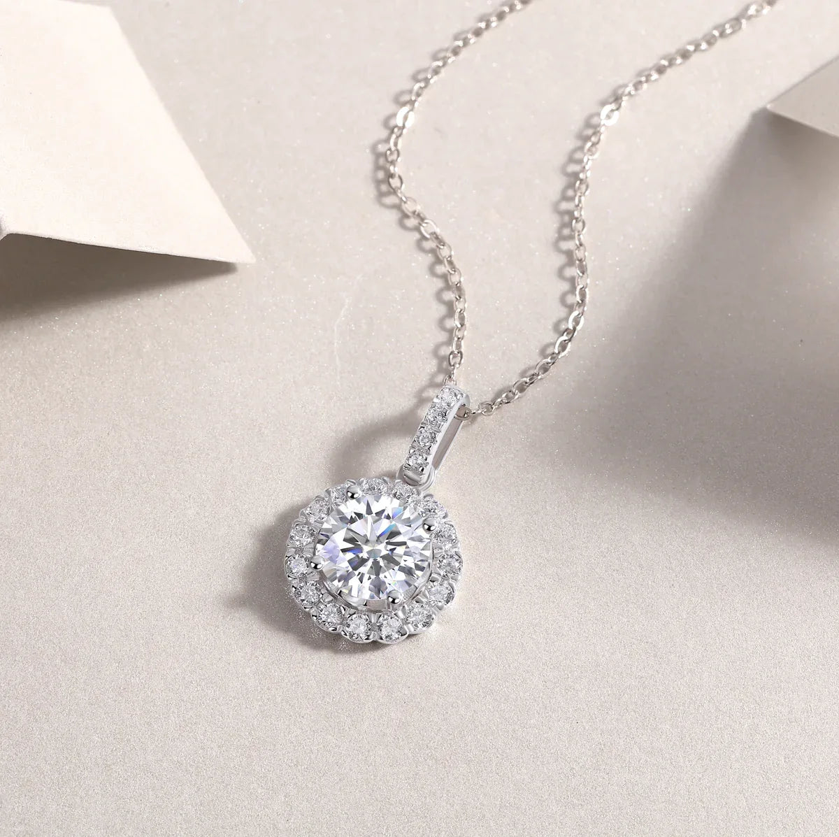Dandelion - A Fashionable And Luxurious Diamond Jewelry Pendant Set With 2-carat Moissan Diamonds, S925 Sterling Silver And Platinum Plating - AURIEVAA