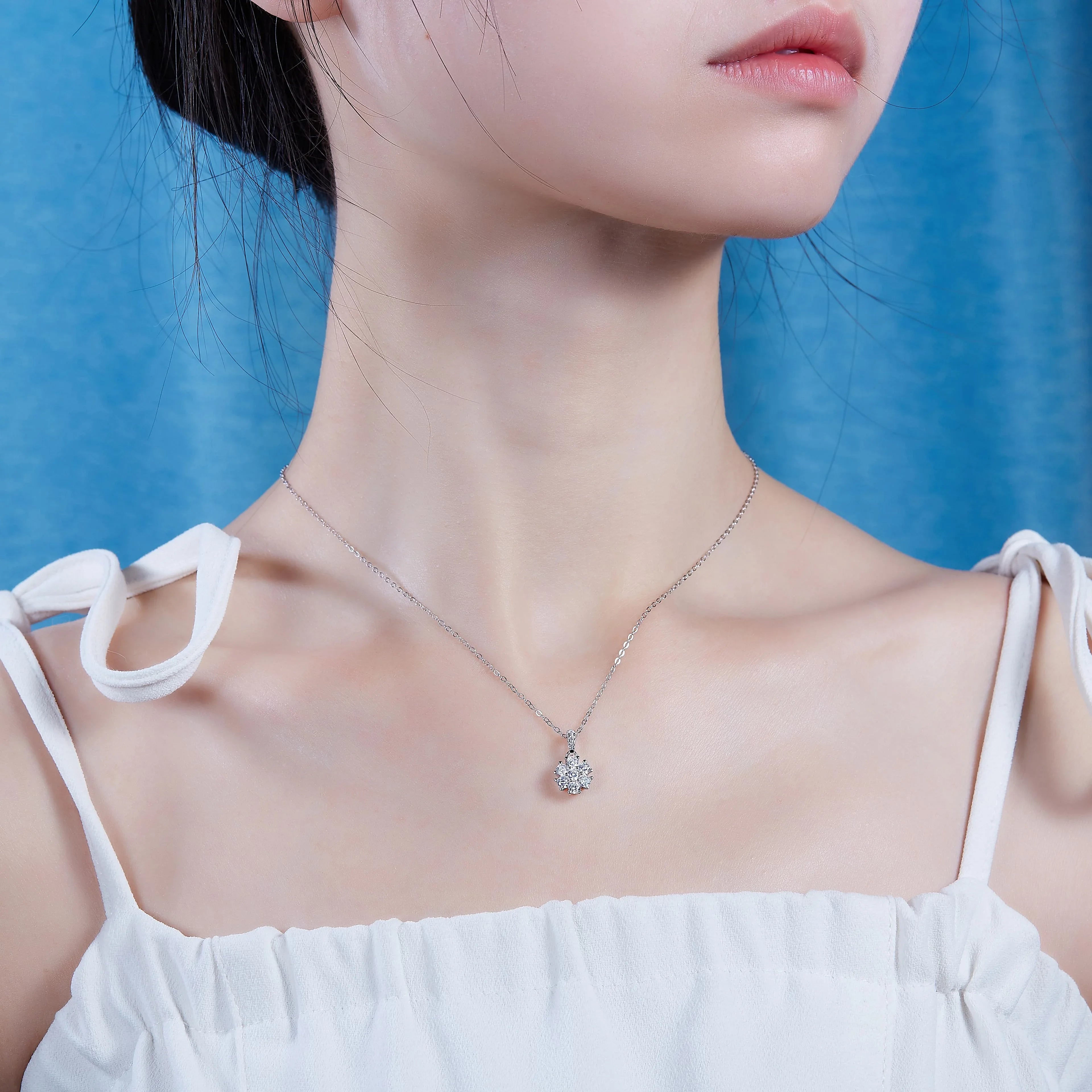 Snowflake Dance - A Fashionable And Luxurious Diamond Jewelry Pendant Set With Moissanite S925 Sterling Silver And Platinum Plating - AURIEVAA