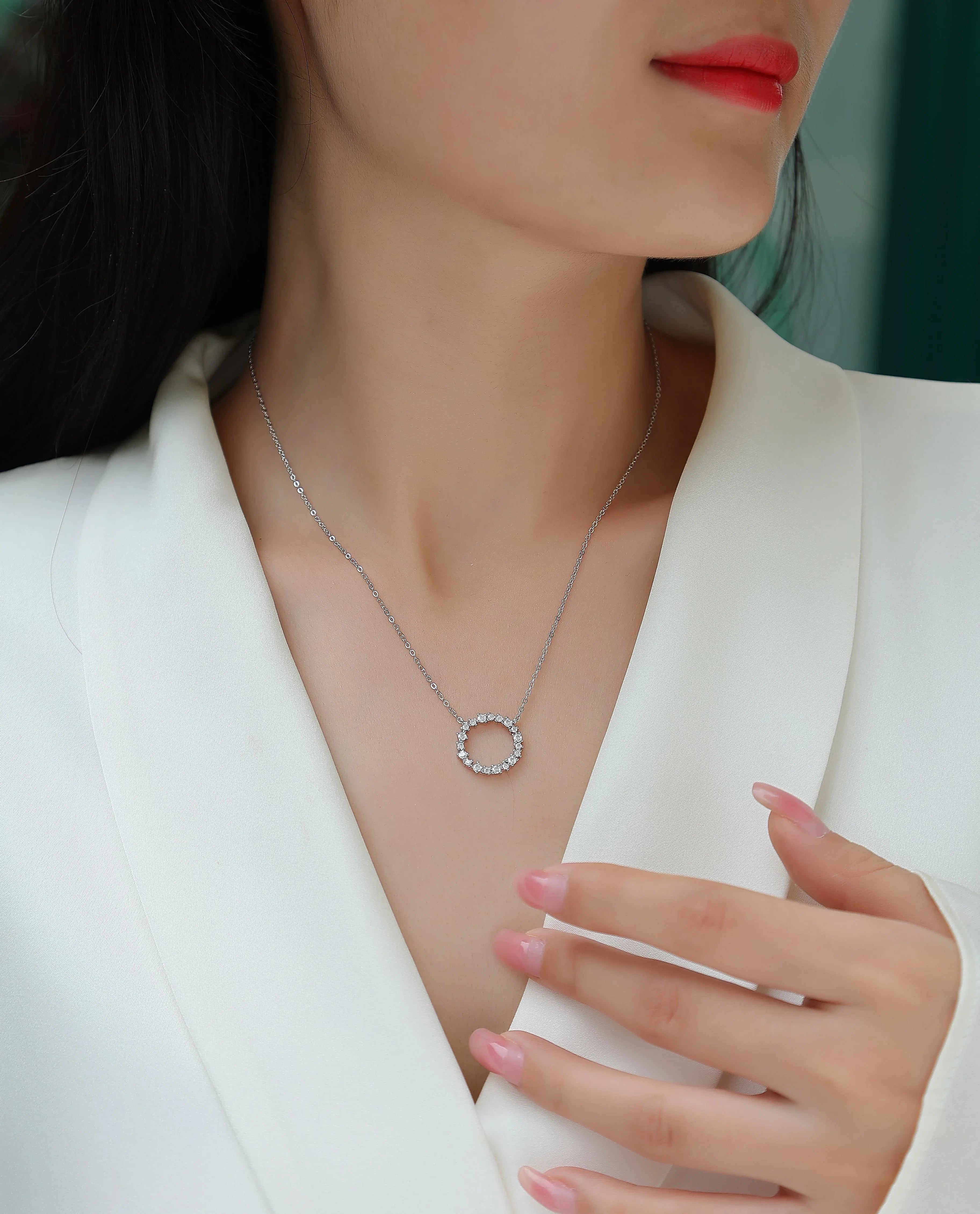 Emerald Water Ripples - A Fashionable And Luxurious Diamond Jewelry Pendant Set With Moissanite S925 Sterling Silver And Platinum Plating - AURIEVAA