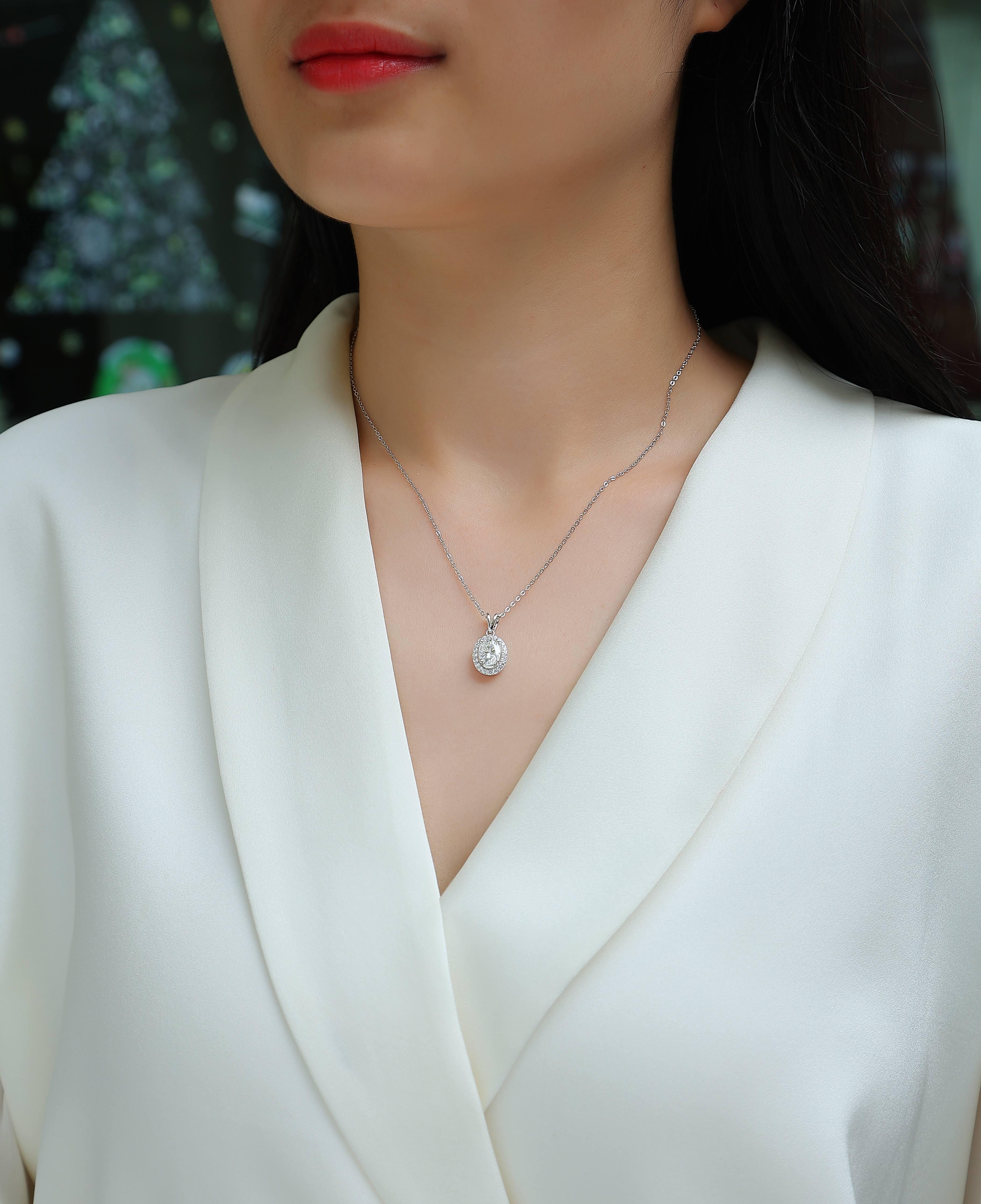 Infinite - A Fashionable And Luxurious Diamond Jewelry Pendant Set With Moissanite S925 Sterling Silver And Platinum Plating - AURIEVAA