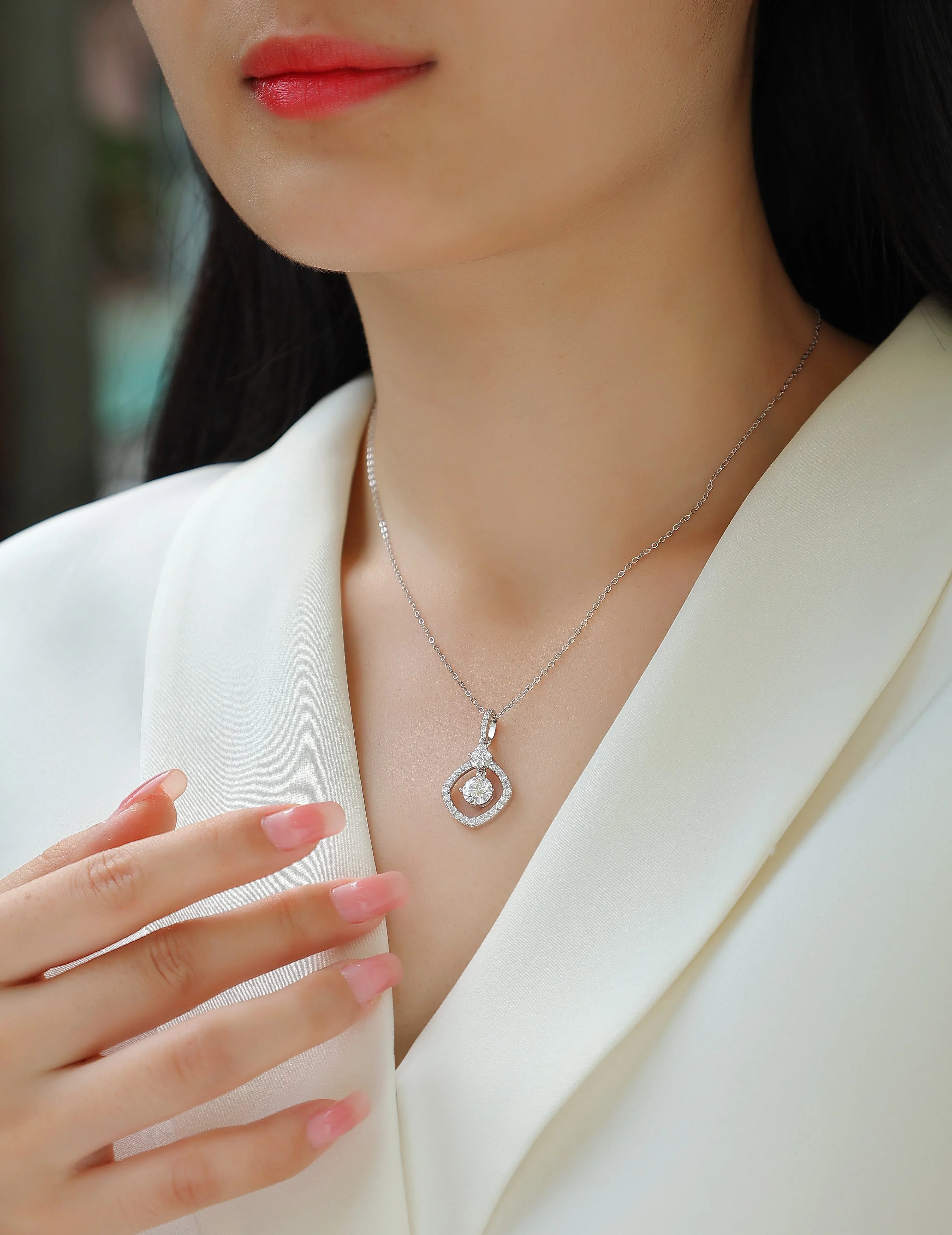 Starlight Heart-to-Heart - A Fashionable And Luxurious Diamond Jewelry Pendant Set With 1-carat Moissan Diamond S925 Sterling Silver And Platinum Plating - AURIEVAA