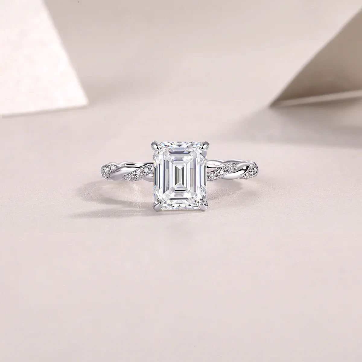 Chasing Light - A Fashionable Diamond Jewelry Piece Set With Moissanite S925 Sterling Silver And Platinum-plated Diamond Ring - AURIEVAA