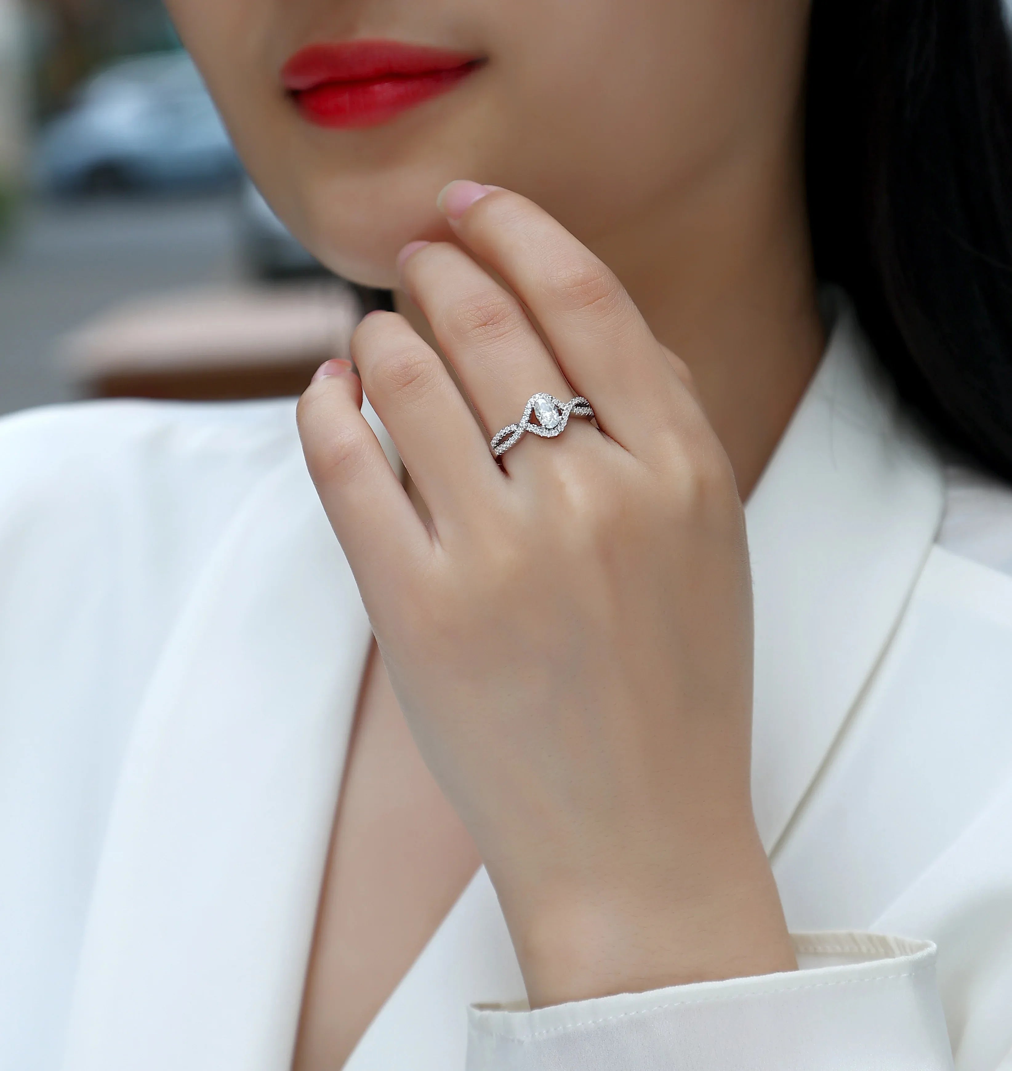 Alice In Wonderland - A Wedding Ring Set With Top-quality Moissanite S925 Silver And Platinum-plated Diamond. The Ring Can Be Inspected With A Diamond Pen - AURIEVAA