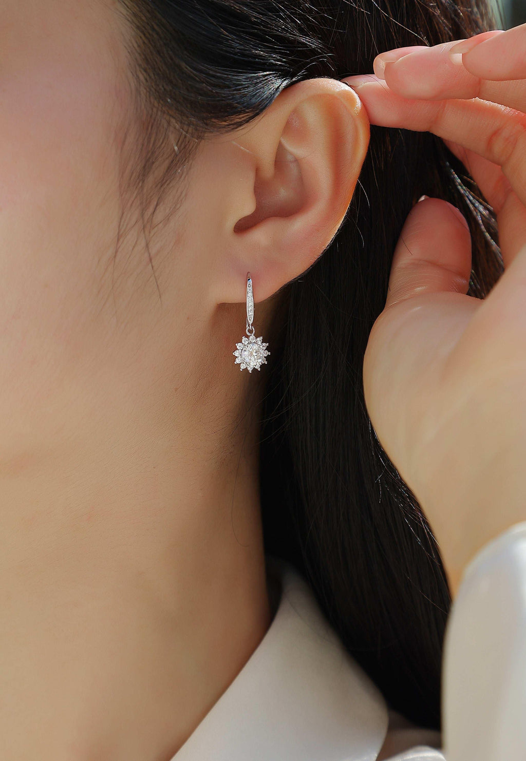 Qingcheng - A Fashionable And Luxurious Diamond Jewelry Accessory Set With Half-carat Moissan Diamond S925 Sterling Silver And Platinum-plated Stud Earrings - AURIEVAA