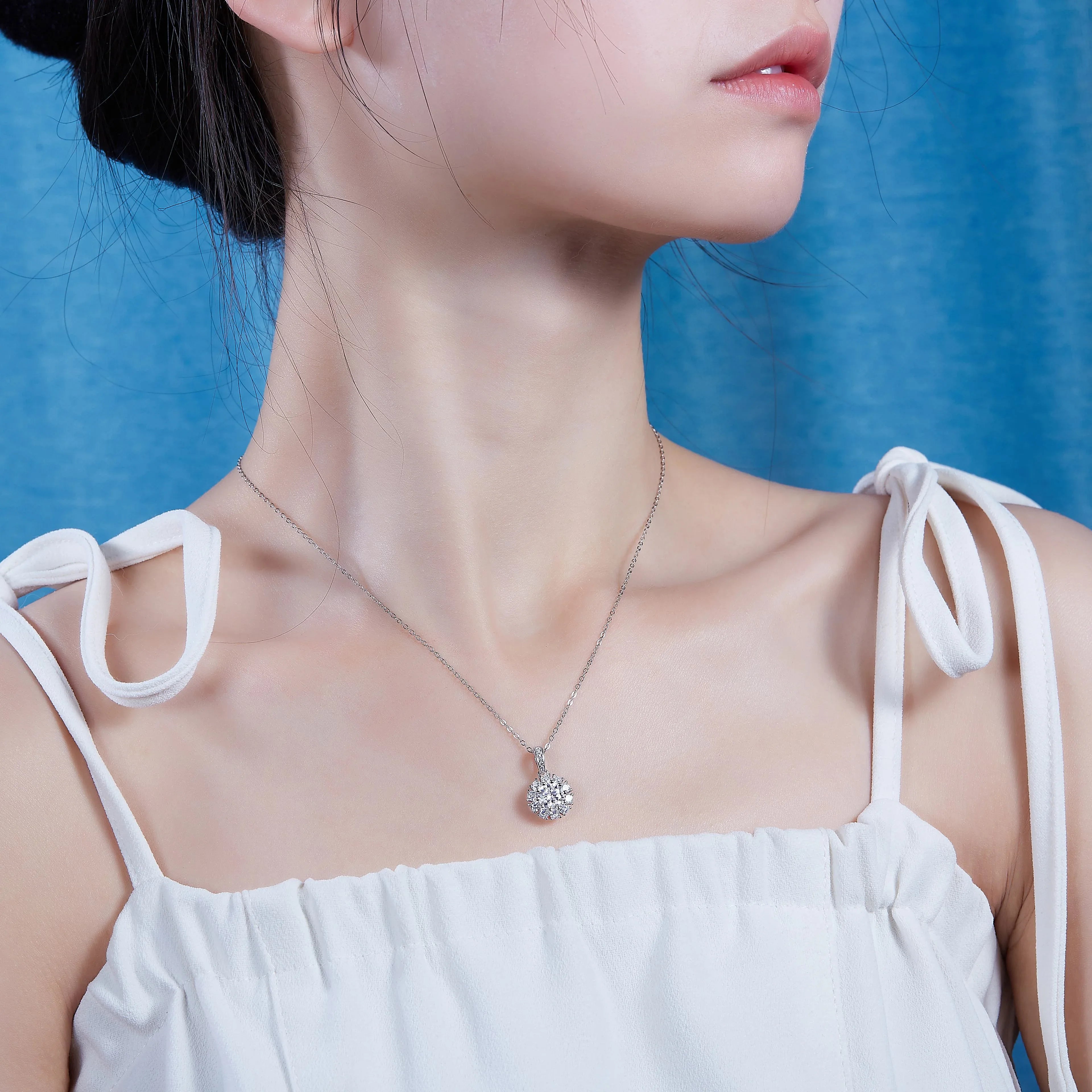 Blossom - A Fashionable And Luxurious Diamond Jewelry Pendant Set With 1-carat Moissan Diamond S925 Sterling Silver And Platinum Plating - AURIEVAA