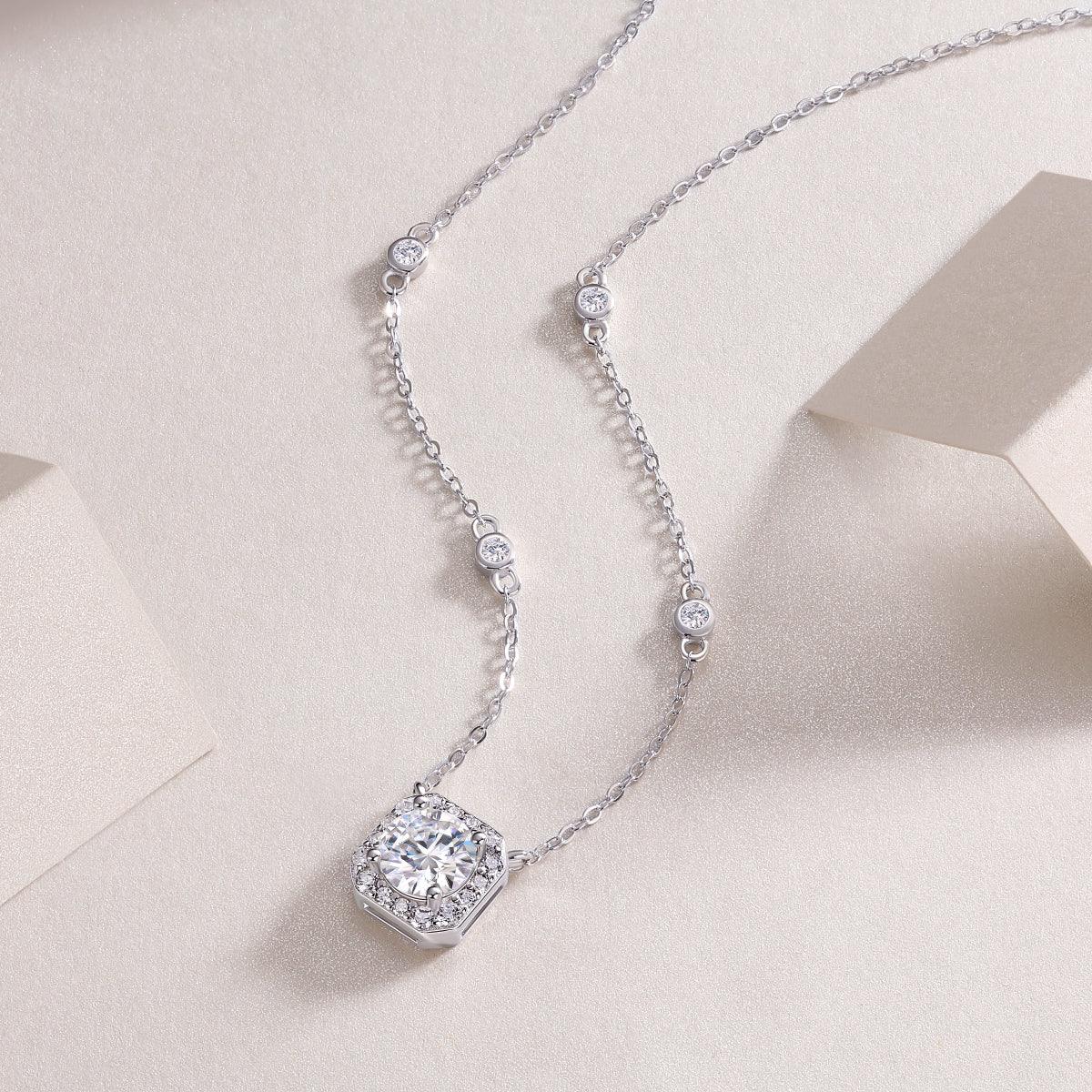 Flower Love - A Fashionable And Luxurious Diamond Jewelry Pendant Set With 1-carat Moissan Diamond S925 Sterling Silver And Platinum Plating - AURIEVAA