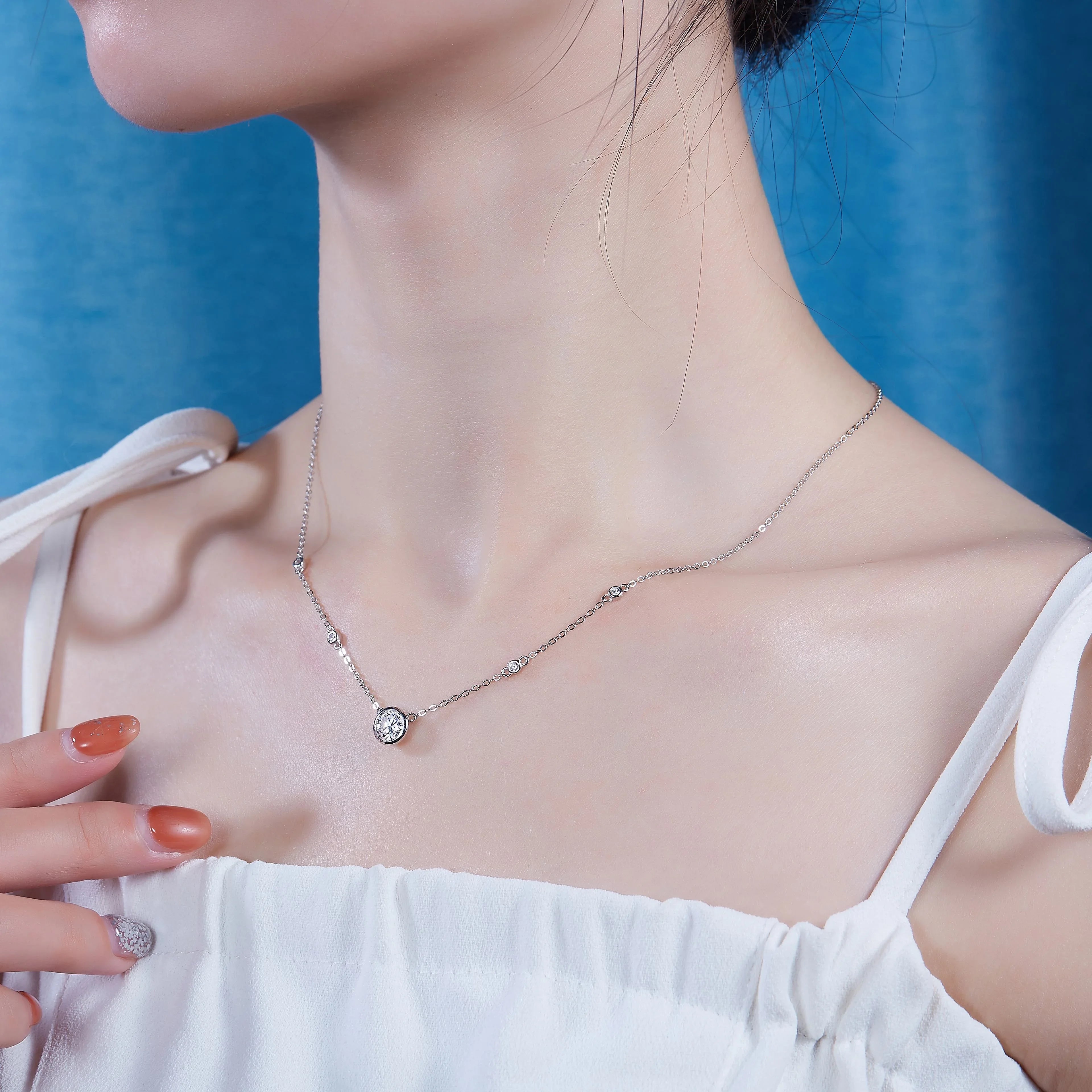 Natural Reverie - A Fashionable And Luxurious Diamond Jewelry Pendant Set With 1-carat Moissan Diamond S925 Sterling Silver And Platinum Plating - AURIEVAA