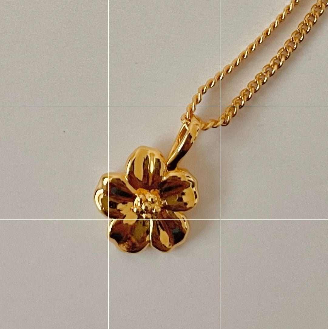 Hibiscus Pendant Necklace - AURIEVAA