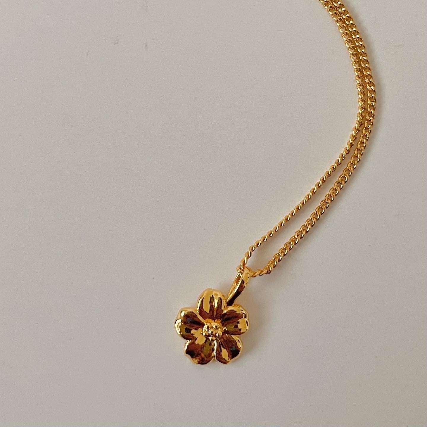 Hibiscus Pendant Necklace - AURIEVAA